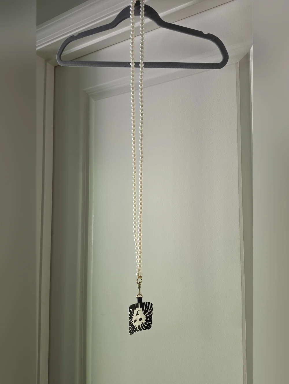 NWOT-Anne Klein White Pearl Bead Crossbody Phone Strap
